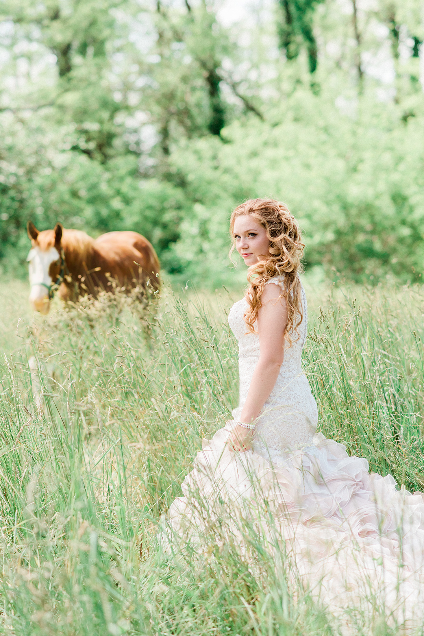 bride and her horse