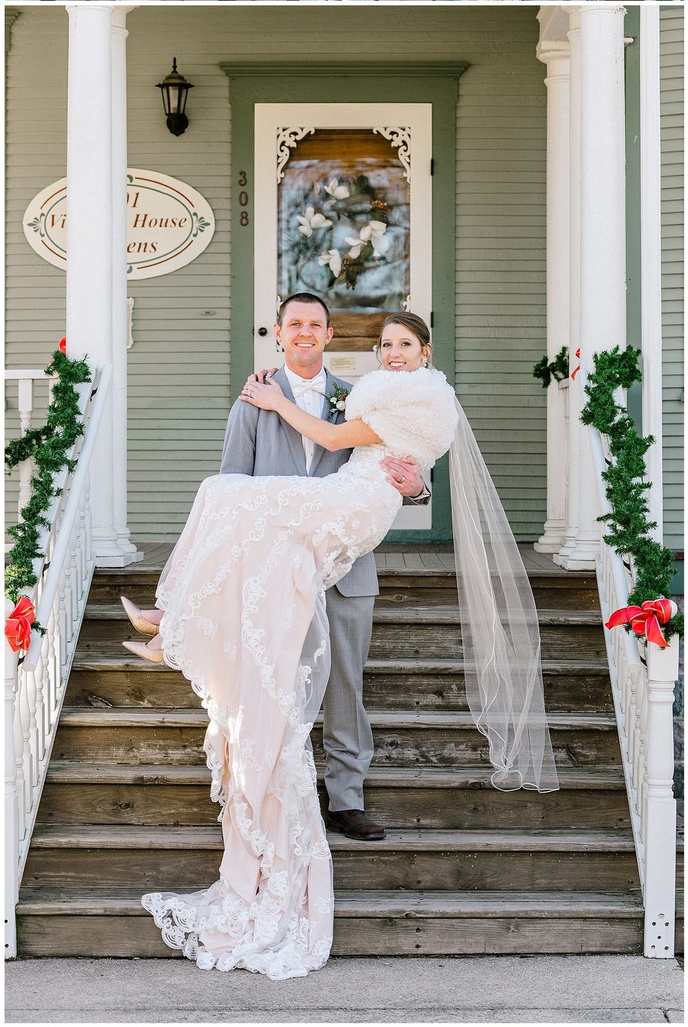 bride and groom in great mills iowa